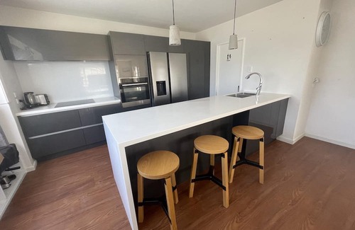 Christchurch Casa | House with a heater pool for use all year round. 4 car parks available off road