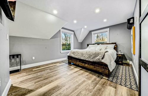 Greenwood Casa | Newly built luxury home on 15 acres with hot tub, firepit & gourmet kitchen