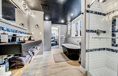 Greenwood Casa | Newly built luxury home on 15 acres with hot tub, firepit & gourmet kitchen