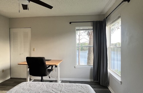 Lake Mary Apartamento | Entire Condo with Stunning Lake View