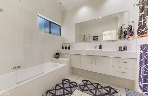 Yeppoon Casa | POOL WITH SEAVIEWS AND ENDLESS ENTERTAINING