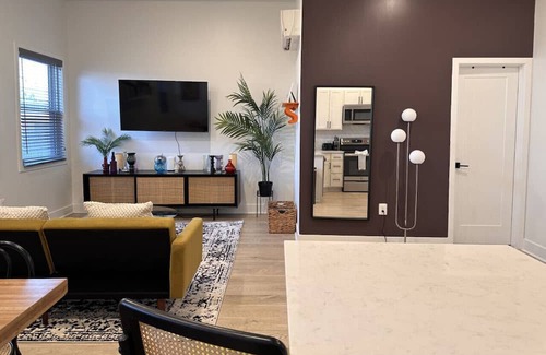 Fells Point Apartamento | The Archer's Point in Fells Point, Next to Broadway Market