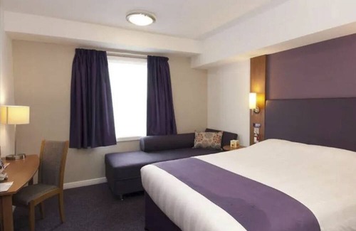 Willen Hotel | OYO Lakeside Willen Lake Milton Keynes
