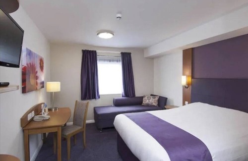 Willen Hotel | OYO Lakeside Willen Lake Milton Keynes
