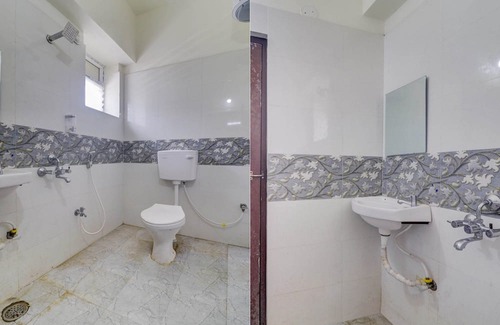 Manikonda Hotel | Super Collection O Gachibowli