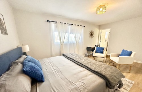 Hanover Park Casa | Beautiful Ranch, close to train station, fully fenced yard