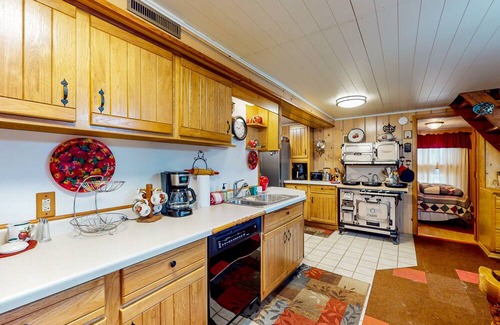 Hazelhurst Casa | Lakefront dog-friendly home with kayaks, rowboat, dock, private lake, & firepit