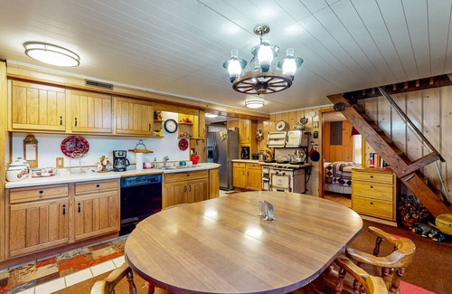 Hazelhurst Casa | Lakefront dog-friendly home with kayaks, rowboat, dock, private lake, & firepit