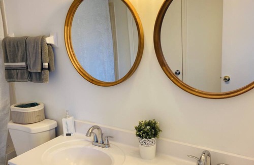 Mays Landing Casa | Upscale Town Home
