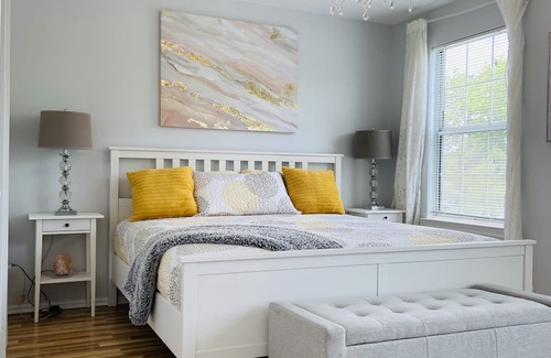 Mays Landing Casa | Upscale Town Home