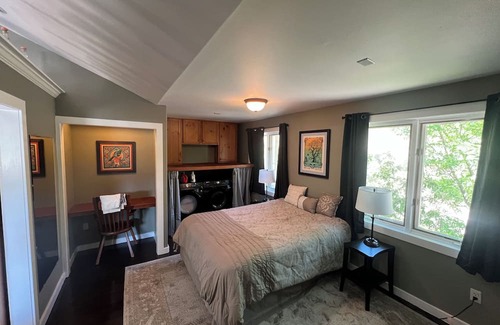 Idledale Casa | Creekside with a Crystal Garden & Pup Park on Beer Creek