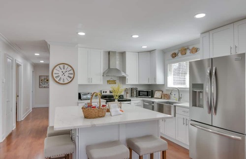 Stanly County Casa | 7 Oaks Country Retreat w/ Hot Tub!