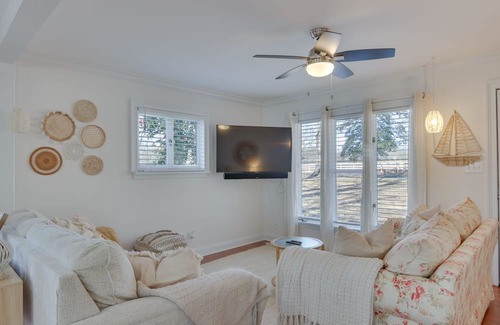 Stanly County Casa | 7 Oaks Country Retreat w/ Hot Tub!