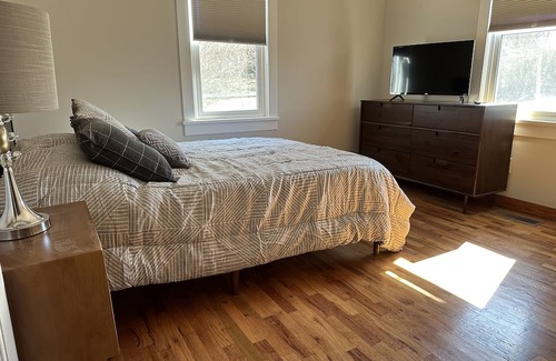 Ozark Casa | Bluebird Bungalow - Cute home in the heart of downtown Ozark!
