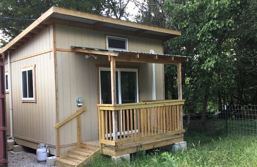 Burkesville Cabina | Charming Tiny Home at Kentucky Farm