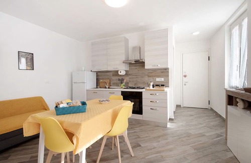 Uscio Apartamento | Apartment 'La Nuova Casetta Di Uscio' with Mountain View, Private Garden and Wi-Fi