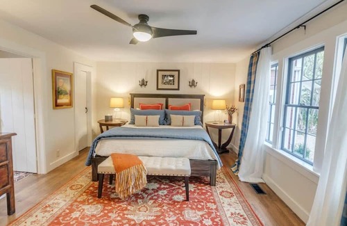Mirror Lake Casa | Newly renovated! "Wingina Cottage" in Mirror Lake