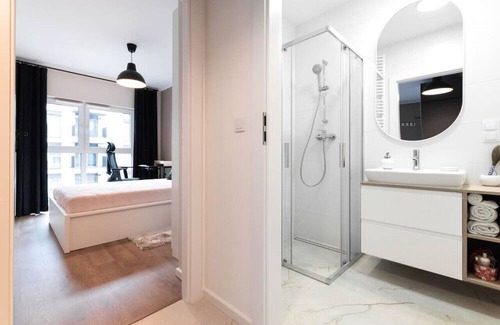 Czyzyny Apartamento | Modern Apartment I Smart TV I Parking I Working Desk