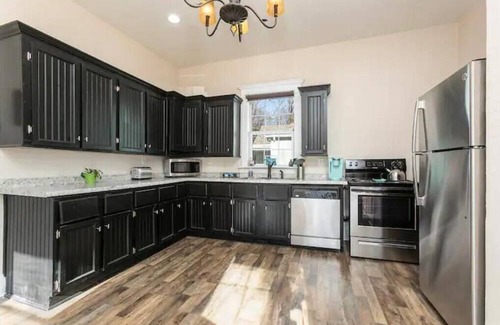 Springfield Casa | Renovated 100+ year old Benton Ave. Bungalow