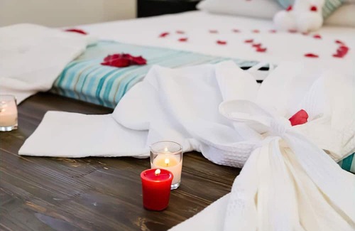 August Town Cabina | Rustic Romantic Retreat in the Mountain - 1 Bedroom in Kingston