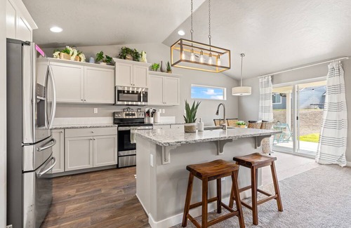 Caldwell Casa | New Indoor Sauna, Sleeps 8, SW Caldwell, Vallivue