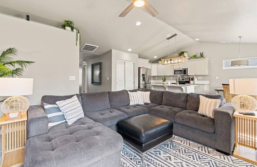 Caldwell Casa | New Indoor Sauna, Sleeps 8, SW Caldwell, Vallivue