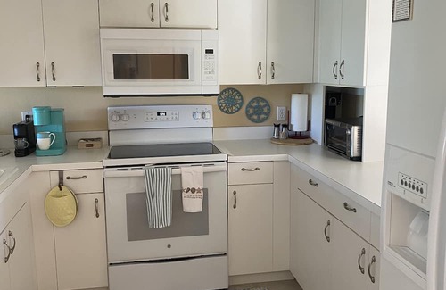 Venice Condominio | TRAVELING PROFESSIONALS Close to all hospitals & only 5 minutes to beaches