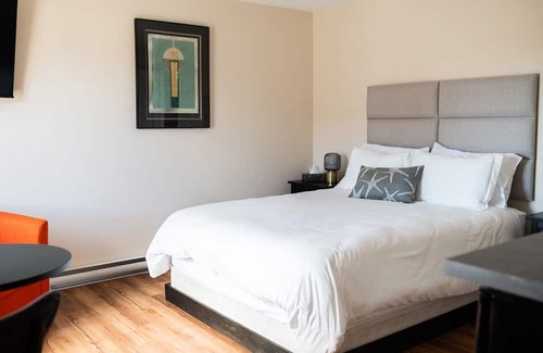 Shelburne Casa | In the heart of Shelburne with beautiful views including the Shelburne Harbour