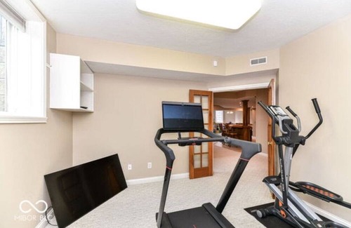 Carmel Casa | Large four bedroom house with pool and outdoor kitchen near Grand Park