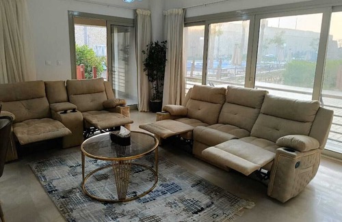 Al-Khalifa Apartamento | Carrara White 3BR APT Garden and Pool