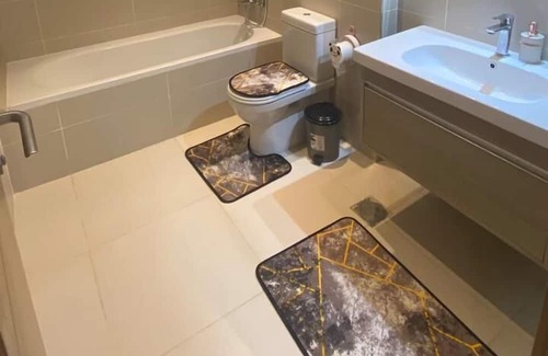 Al-Khalifa Apartamento | Carrara White 3BR APT Garden and Pool