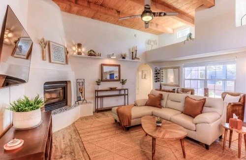 Civano Casa | Renewal Retreat in quaint neighborhood where comfort, style & recreation meet.