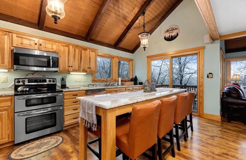 Treeloft Casa | Bear Necessities with Wintergreen Advantage