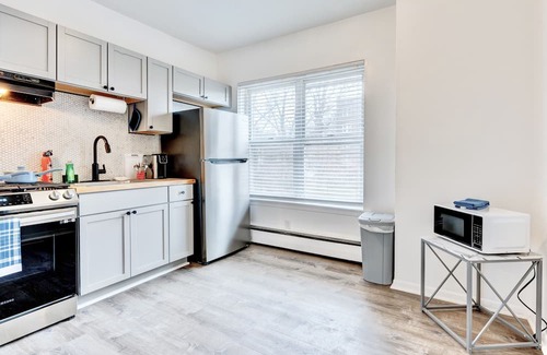 Springfield Apartamento | Stylish & Modern Getaway in Downtown Springfield!