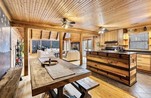 Stafford Cabina | Stunning Cabin Retreat Near Aquia Creek & Potomac!