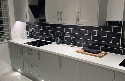 Hertford Casa | Newly renovated Modern 3-Bedroom House