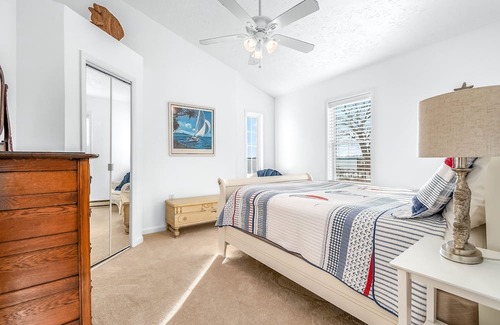 Coldwater Cabaña | NEW- Pearl Beach Lakefront, Gorgeous View & Sandy Beach - Perfect for Gatherings