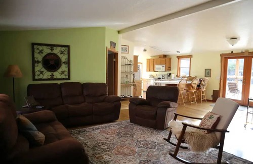 Philomath Casa | Oregon Country Setting close to town. Large covered Decks!
