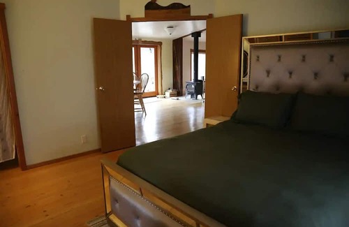 Philomath Casa | Oregon Country Setting close to town. Large covered Decks!