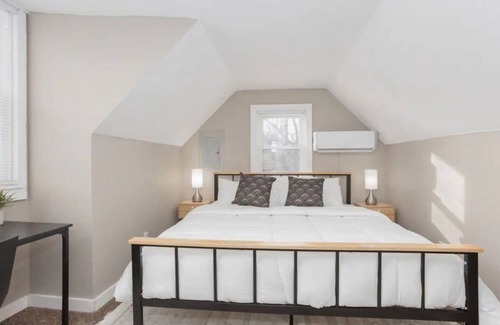 Downtown Springfield Apartamento | Sleepover: Cozy 2BD/1BA - Downtown Springfield