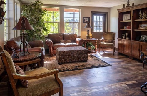 Crouch Casa | Uncle Billy Bob's Mansion in DT Crouch/Garden Valley, Idaho