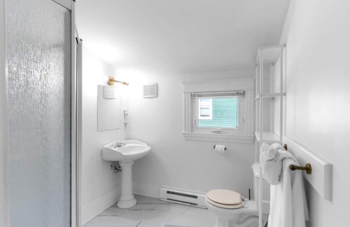 Moncton Apartamento | Studio 6 ~ 1 BDRM w/ Private Bath & Balcony