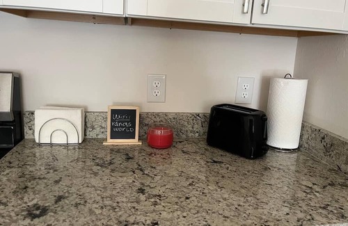 Cape Coral Casa | NEW 3 Bed 2 Bath with Full Size Kitchen Vacation Home - Free Wifi and Parking