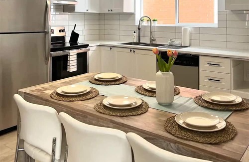 Vanier North Apartamento | 3BR in Ottawa Beachwood Area