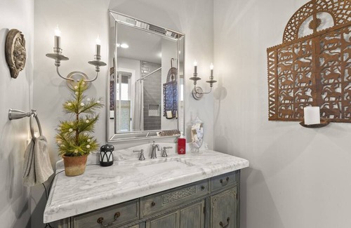 Paris Casa | 5 bedroom Farm Stay in Lexington! Experience Bloom & Berry Farm!