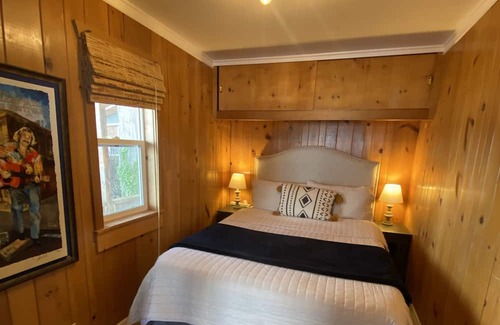 Seabeck Casa | Cozy Waterfront Beach House on the Hood Canal