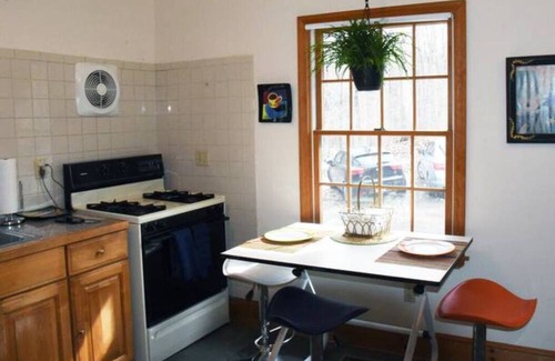 Newtown Cabaña | Charming Private and Serene cottage close to I-84 and shopping