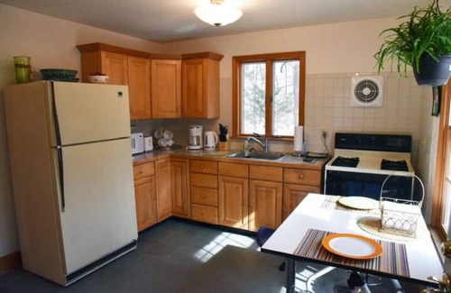 Newtown Cabaña | Charming Private and Serene cottage close to I-84 and shopping