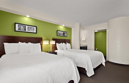 Wesley Chapel Casa | Business Trip: 3 Units in Tampa Hotel w/ Work Space, Free Parking & Breakfast