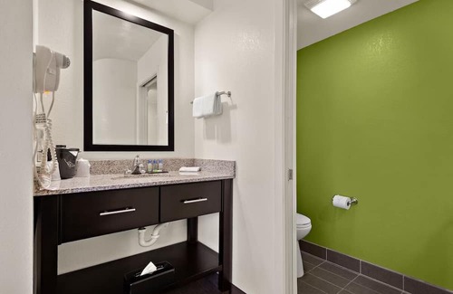 Wesley Chapel Casa | Business Trip: 3 Units in Tampa Hotel w/ Work Space, Free Parking & Breakfast